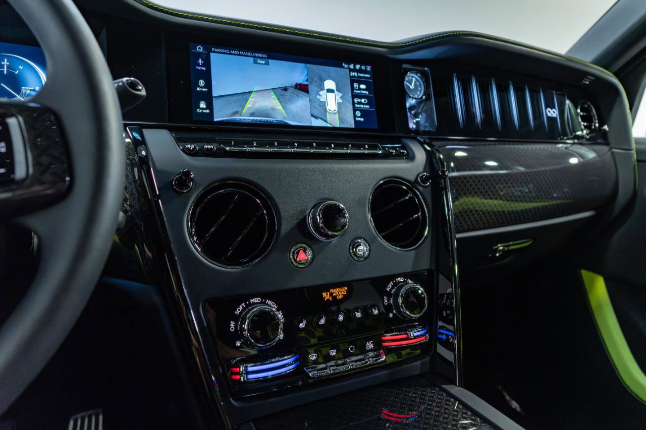 Used 2025 Rolls-Royce Cullinan Black Badge image 14