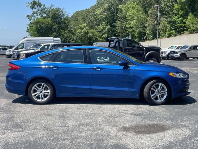 Used 2018 Ford Fusion SE w/ Fusion SE Technology Package FWD image 2
