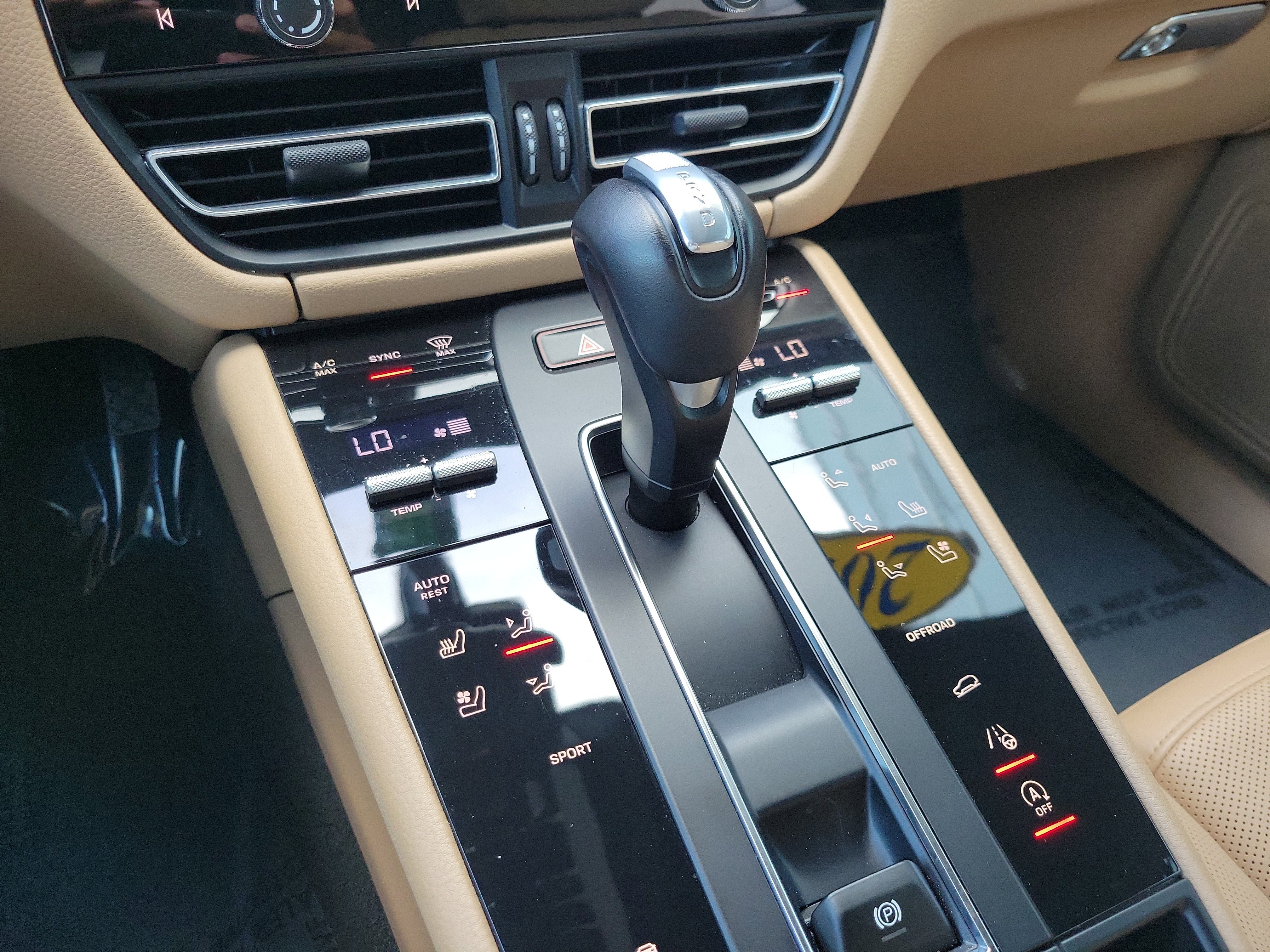 Used 2024 Porsche Macan image 27