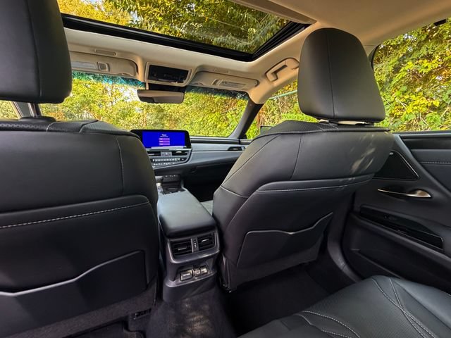 Certified 2025 Lexus ES 300h Ultra Luxury w/ Accessory Package (Z1) FWD image 31