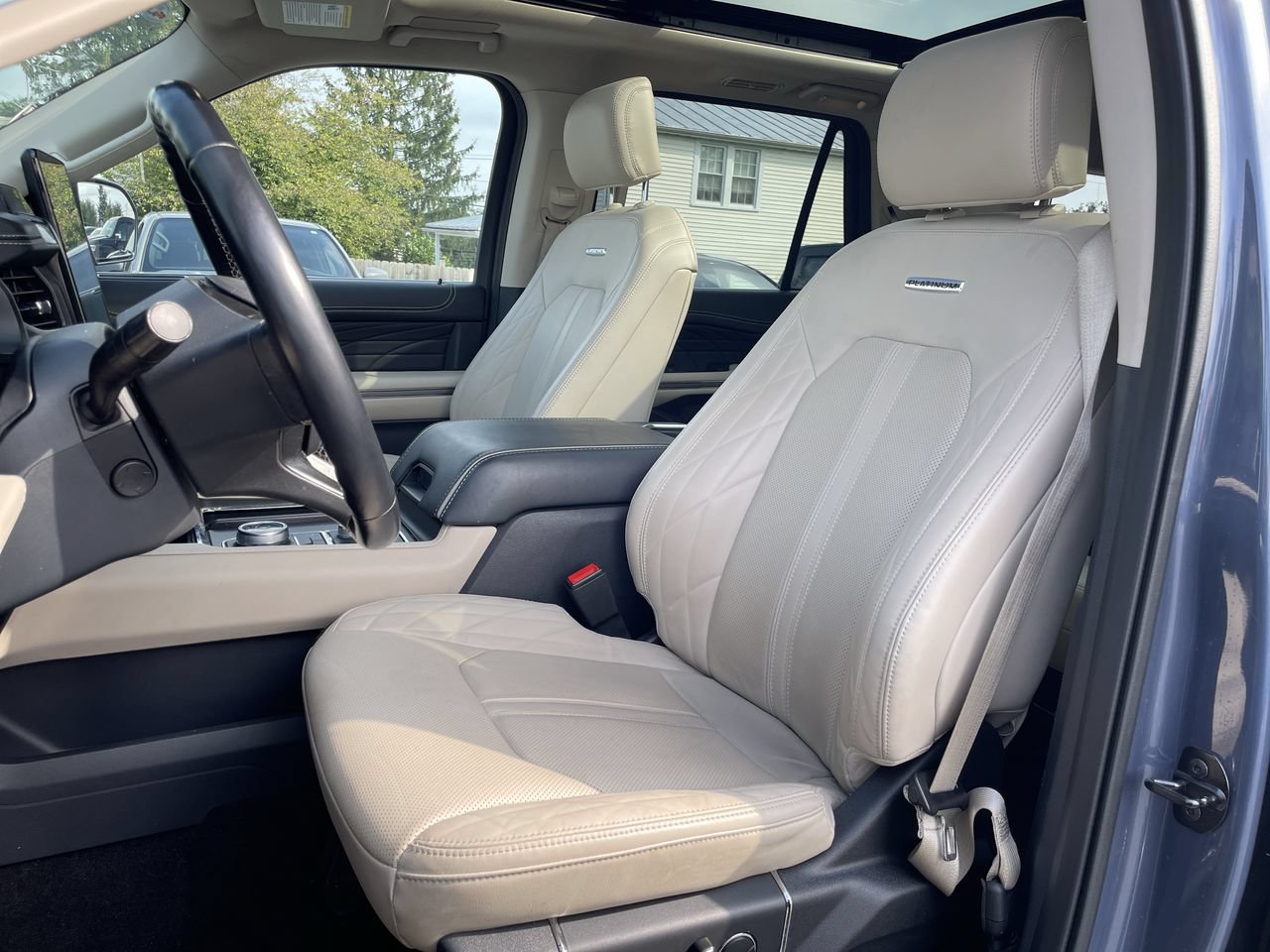 Used 2023 Ford Expedition Max Platinum AWD/4WD image 4