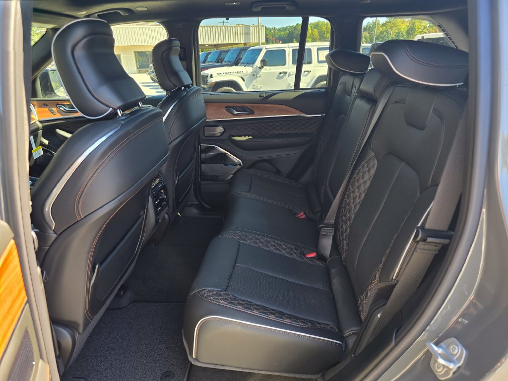 New 2027 Jeep Grand Cherokee Summit AWD/4WD image 10