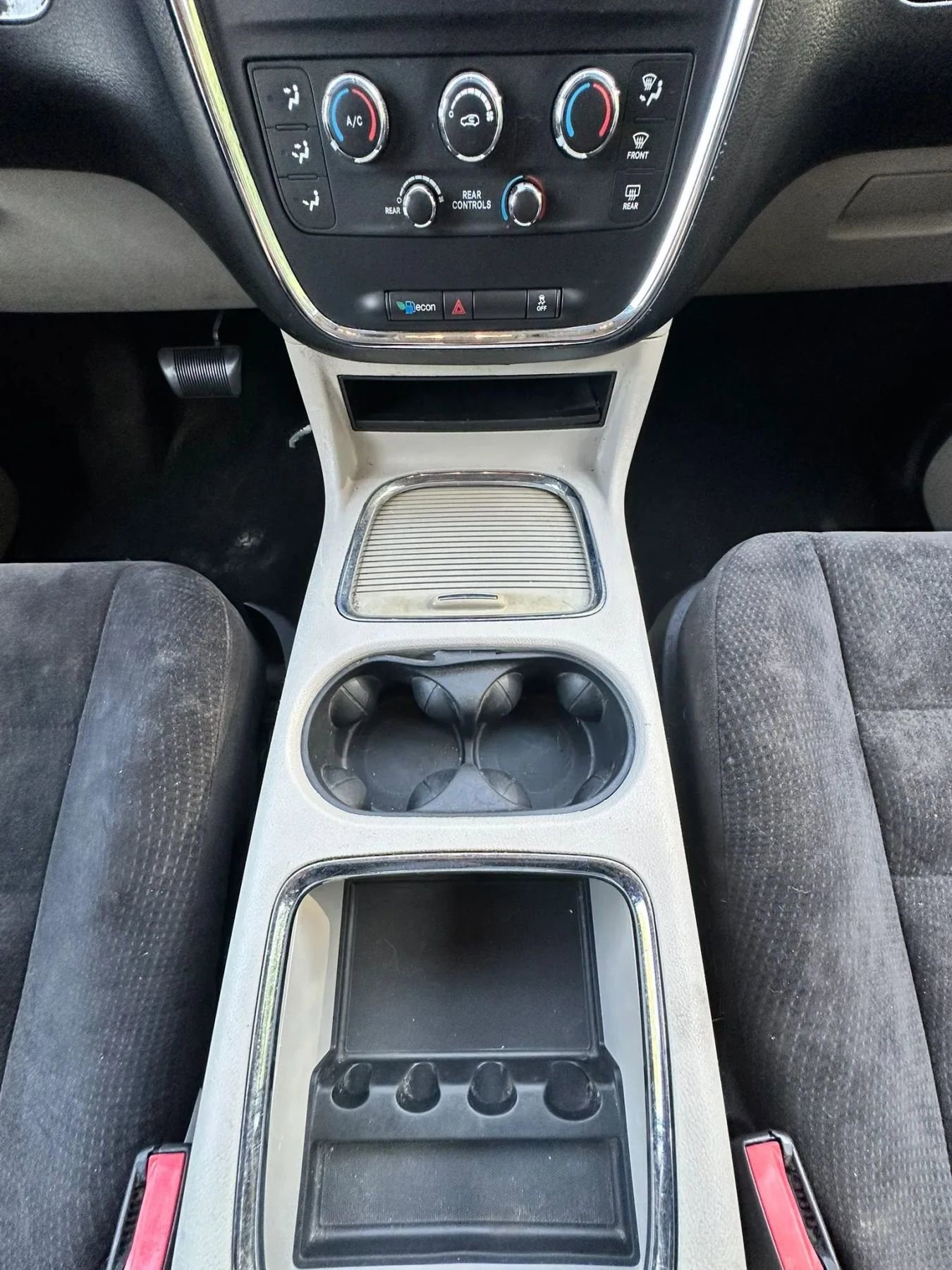 Used 2014 Dodge Grand Caravan SXT image 32