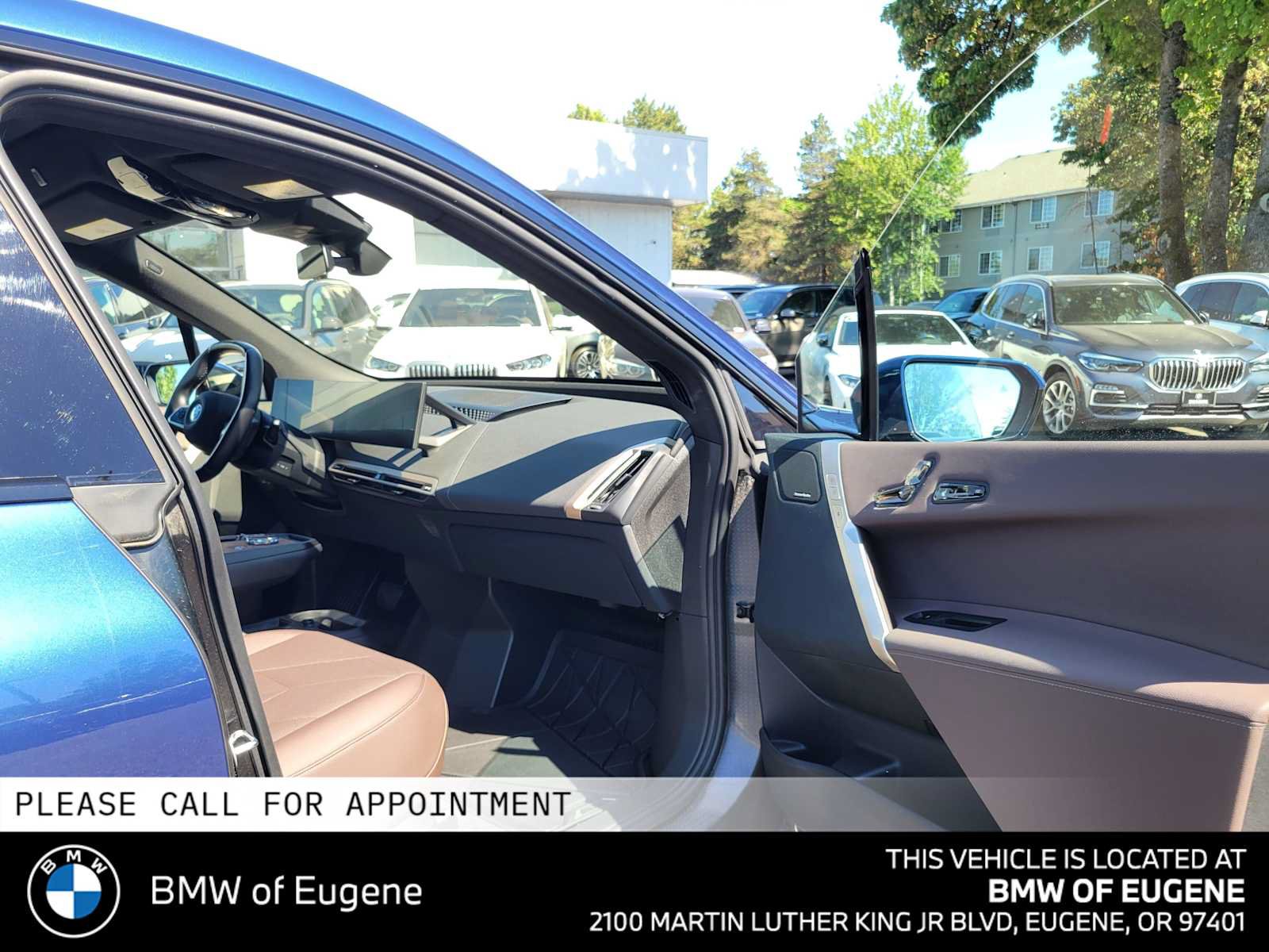 Used 2023 BMW iX xDrive50 w/ Premium Package AWD/4WD image 10