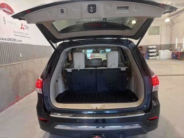 Used 2016 Nissan Pathfinder Platinum w/ Family Entertainment Package image 5