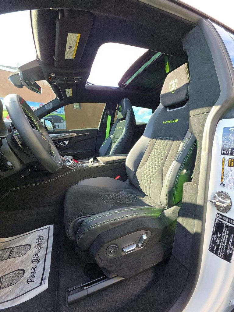 Used 2024 Lamborghini Urus Performante AWD/4WD image 4