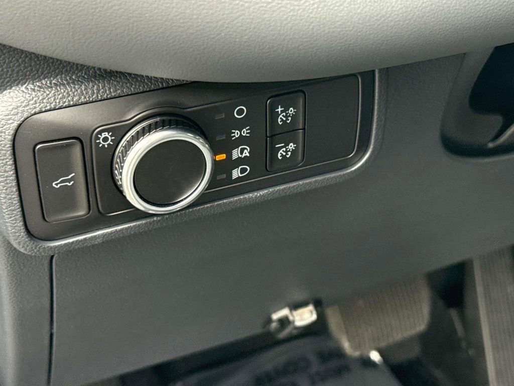 Used 2025 Ford Explorer Active image 25