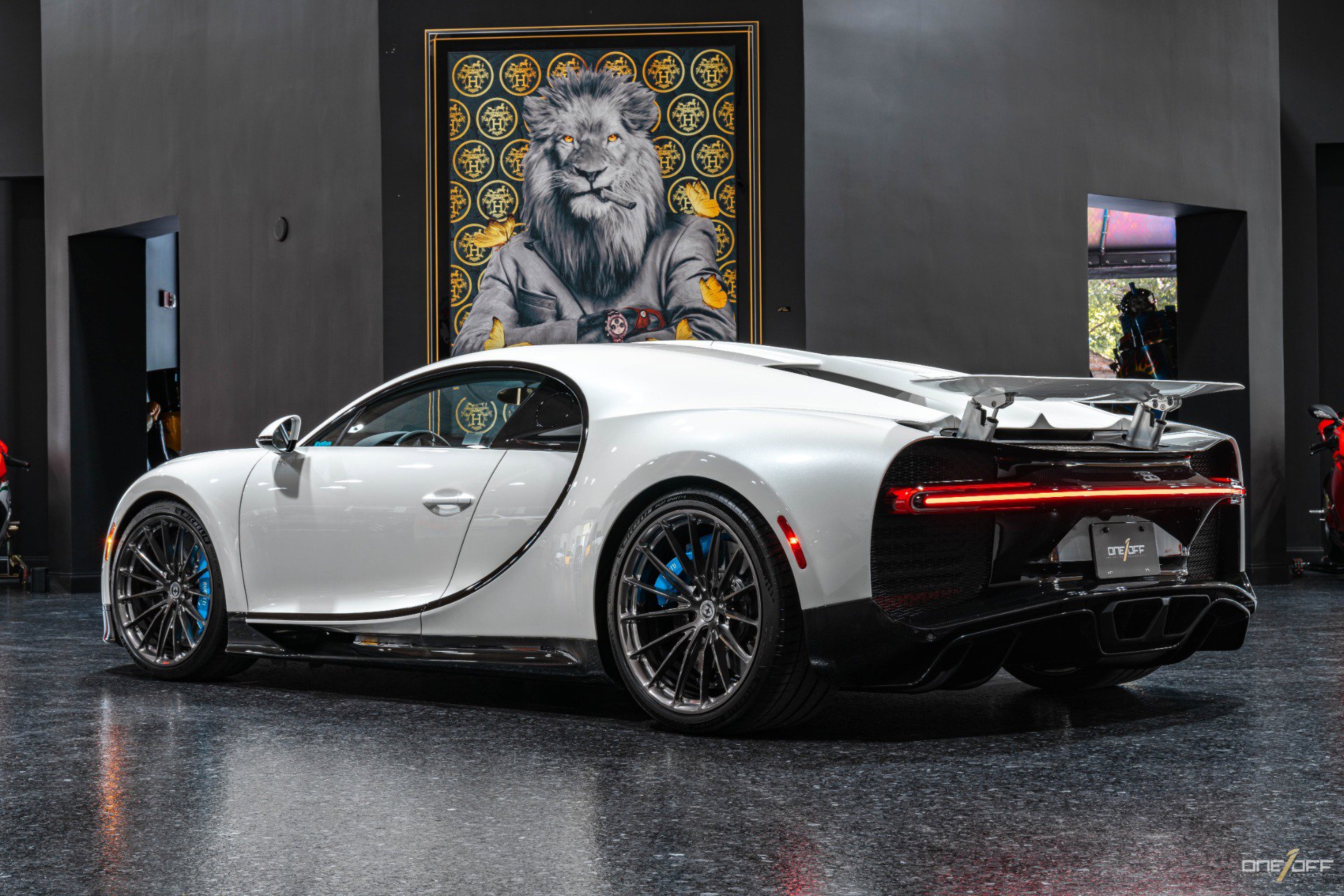 Used 2019 Bugatti Chiron image 10