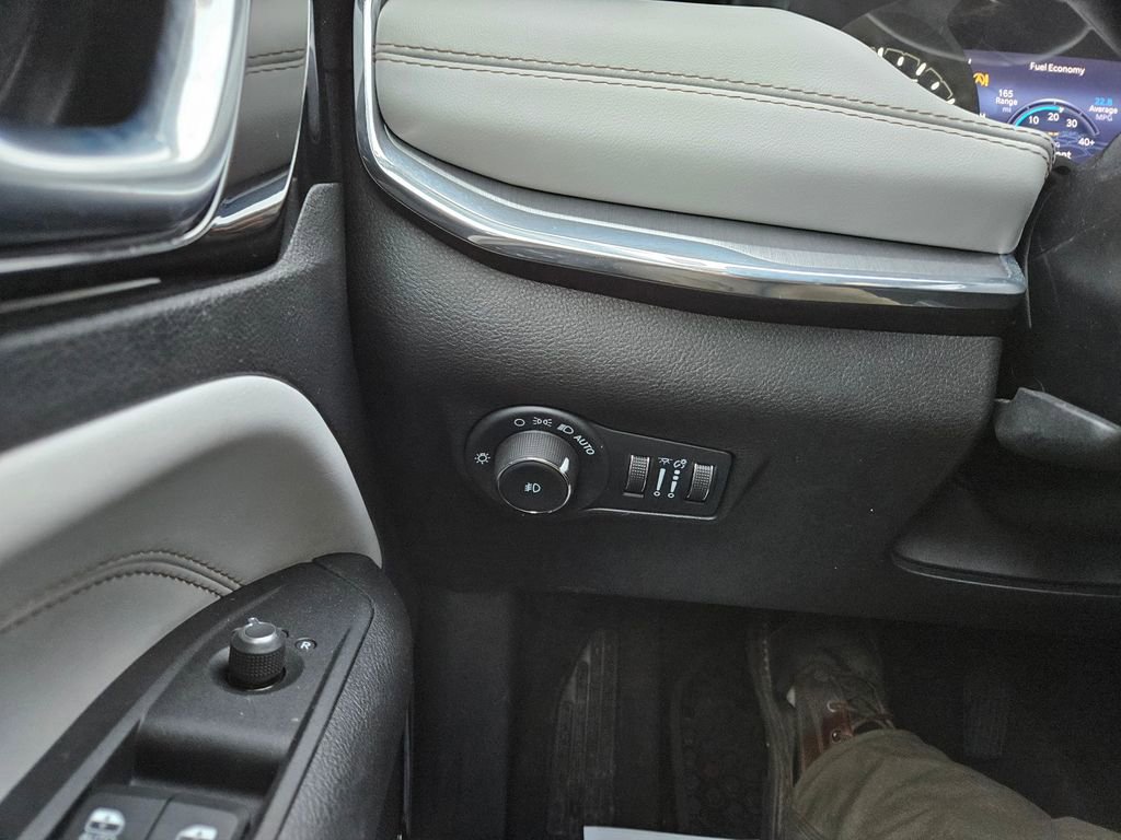 Used 2022 Jeep Compass Limited image 13