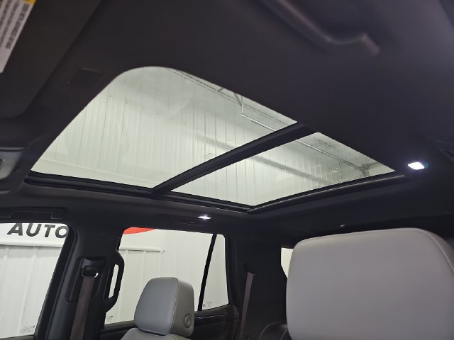 Used 2022 Chevrolet Tahoe LT w/ Luxury Package AWD/4WD image 20