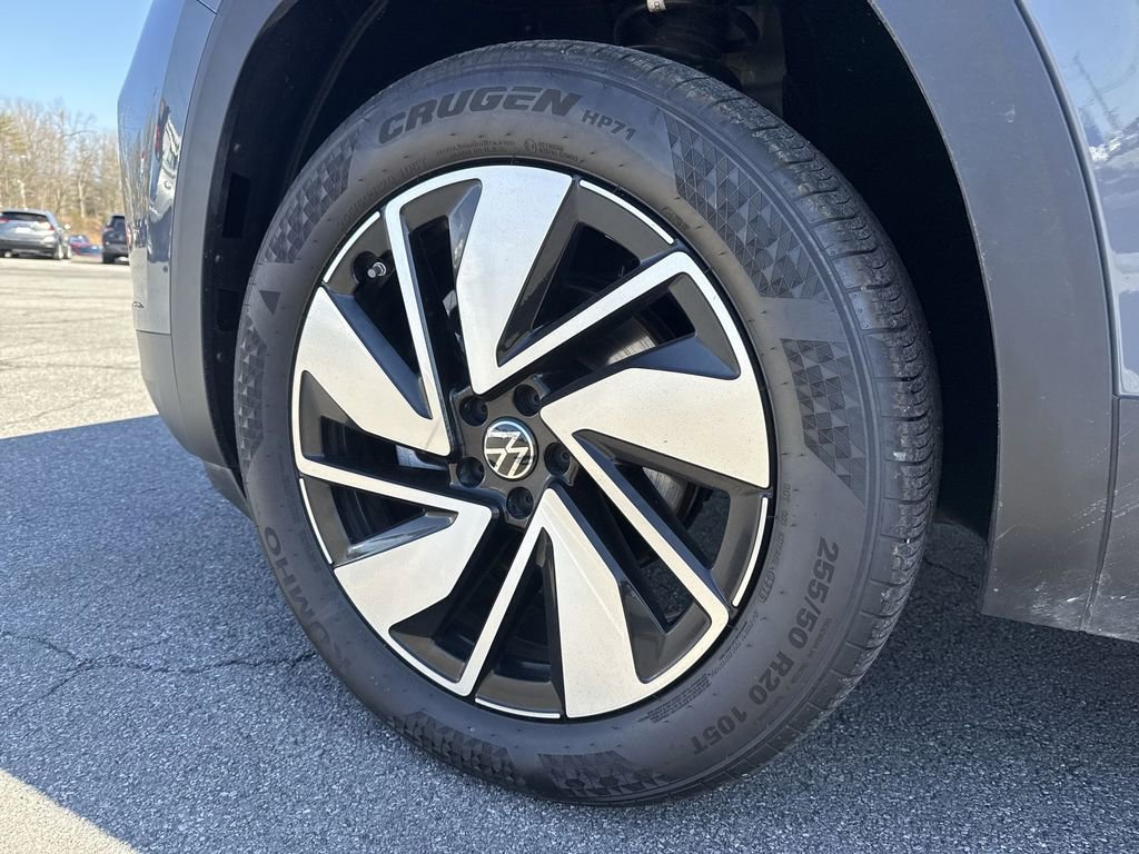 Certified 2025 Volkswagen Atlas SEL image 8