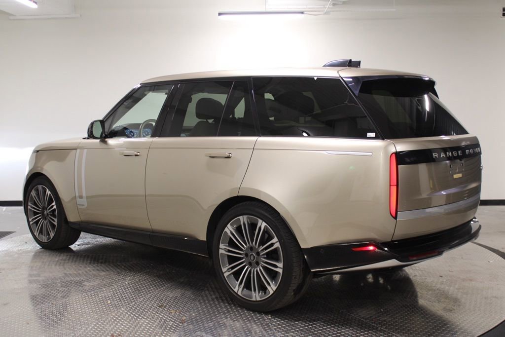 Used 2023 Land Rover Range Rover Autobiography image 3