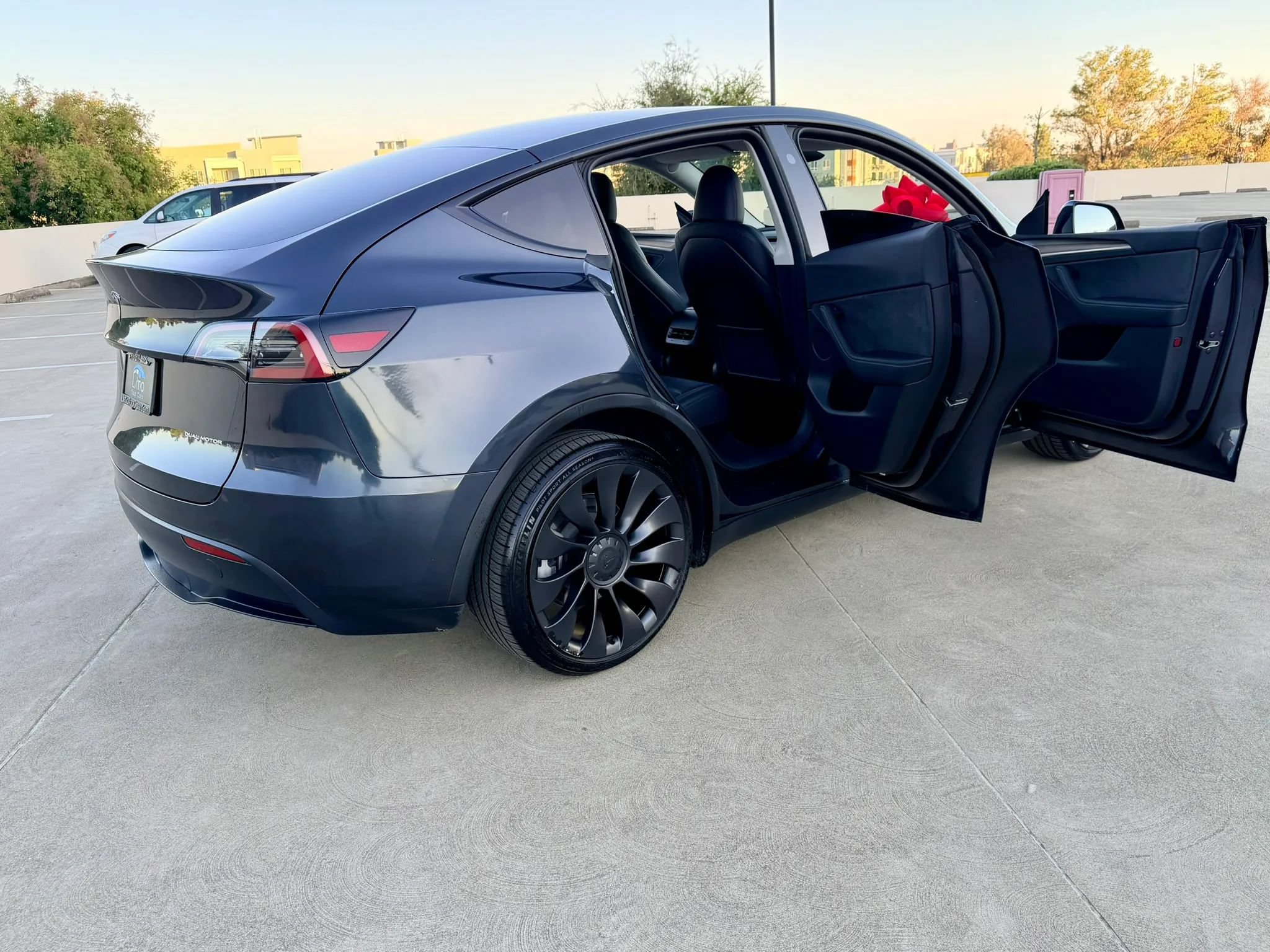 Used 2025 Tesla Model Y Long Range AWD/4WD image 33
