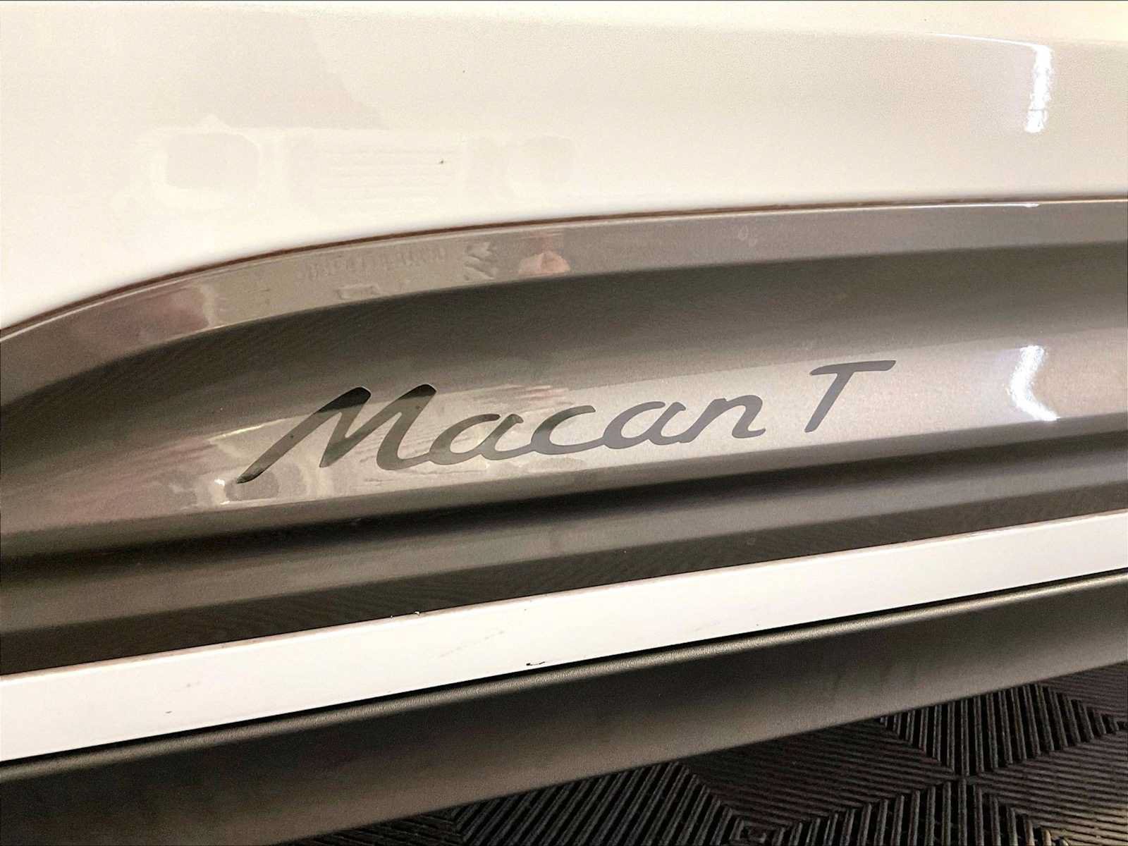 Certified 2023 Porsche Macan Turbo AWD/4WD image 19