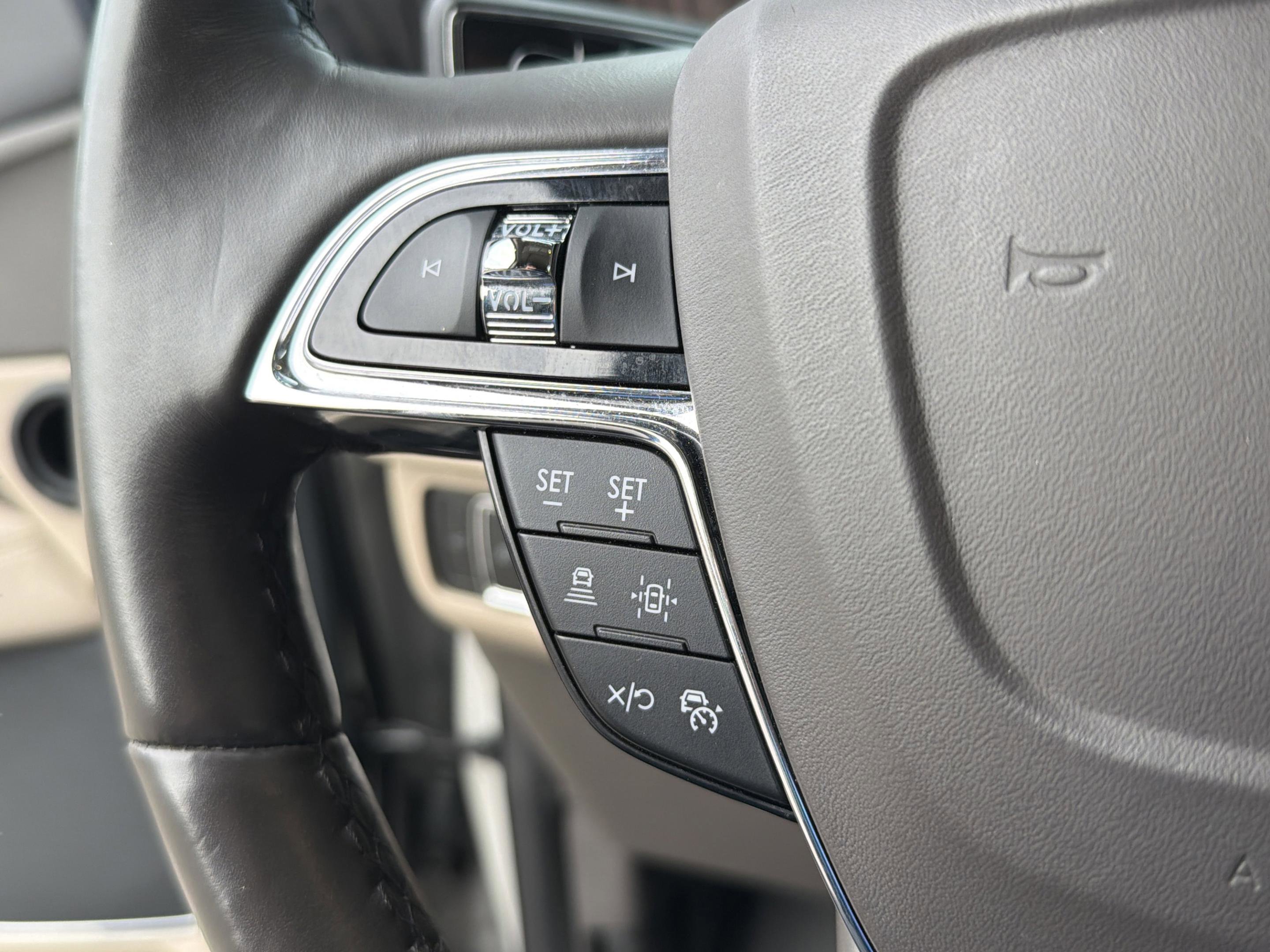 Used 2024 Lincoln Navigator Premiere image 30