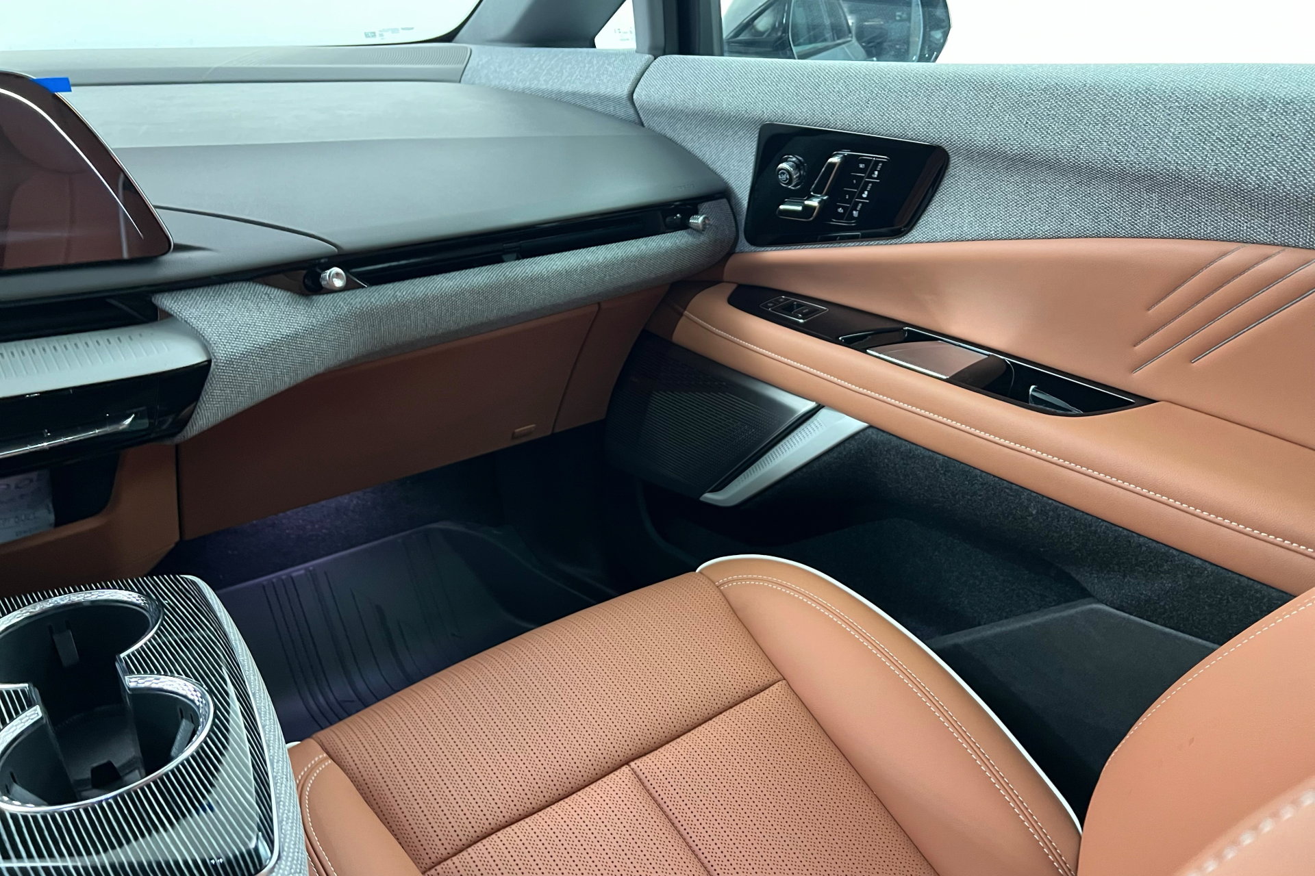 New 2025 Cadillac Optiq Sport 2 w/ LPO, Floor Liner Package image 11