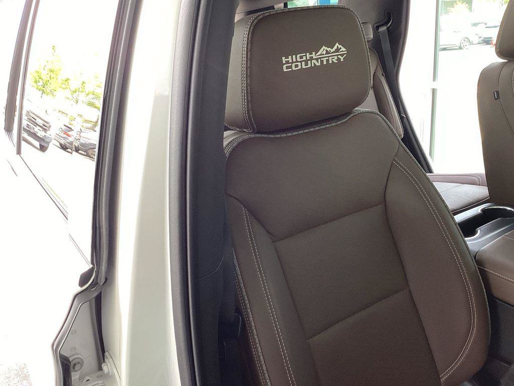 Used 2022 Chevrolet Tahoe High Country AWD/4WD image 19