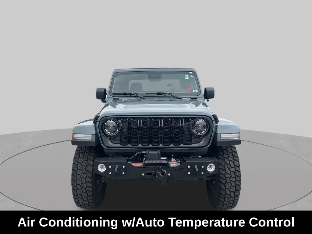 Used 2025 Jeep Gladiator Sport AWD/4WD image 11