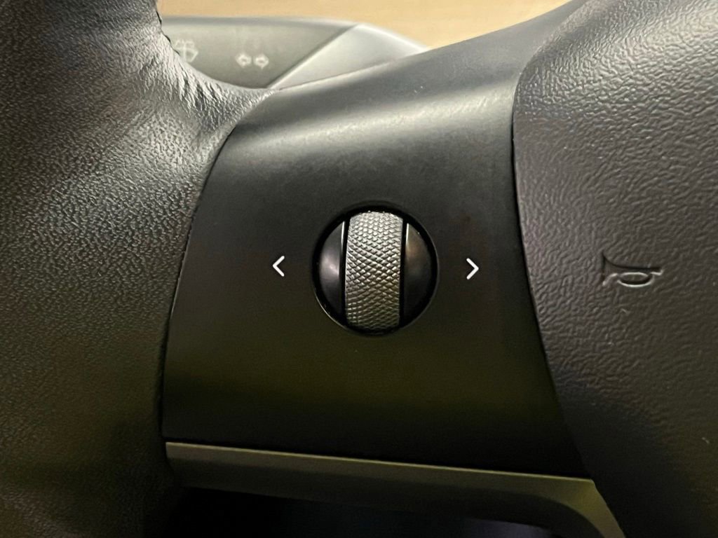 Used 2021 Tesla Model Y Long Range image 21