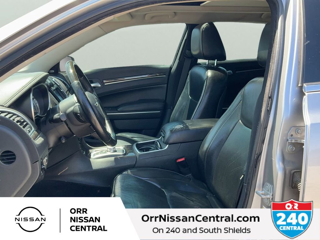 Used 2017 Chrysler 300 C RWD image 17