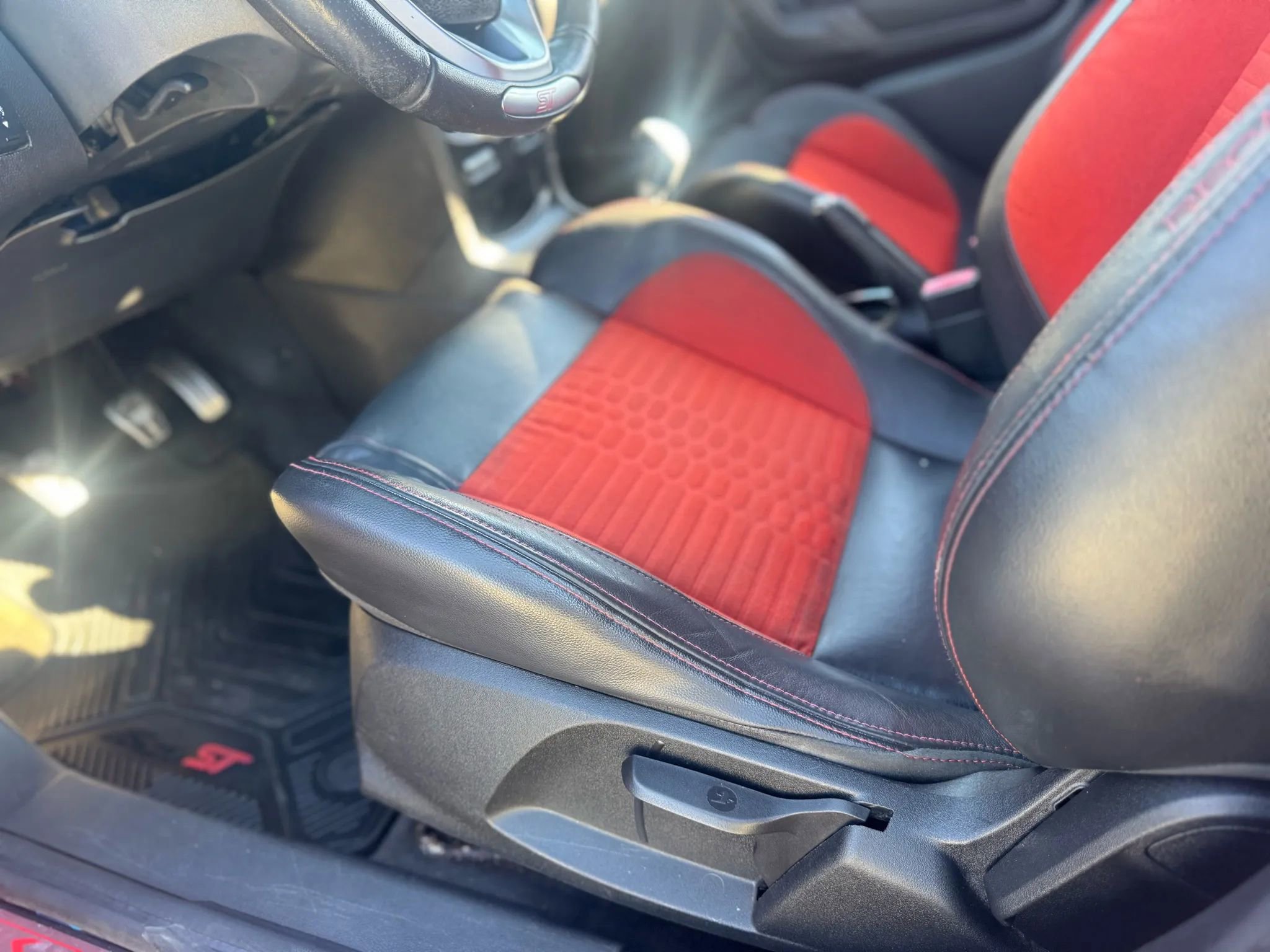 Used 2014 Ford Fiesta ST w/ ST Recaro Package image 27