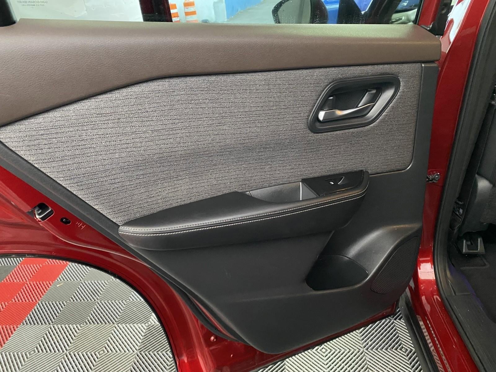 Used 2022 Nissan Rogue SV FWD image 15