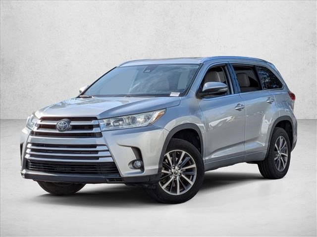 Used 2018 Toyota Highlander XLE FWD image 1