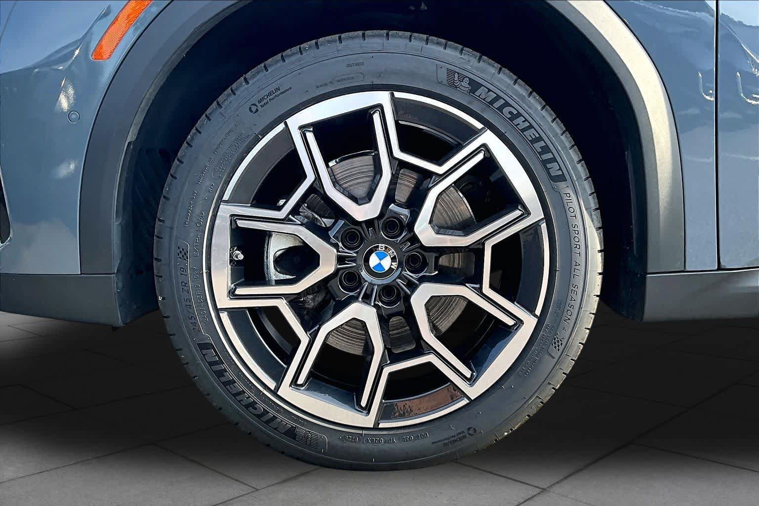 Used 2025 BMW X2 xDrive28i AWD/4WD image 11