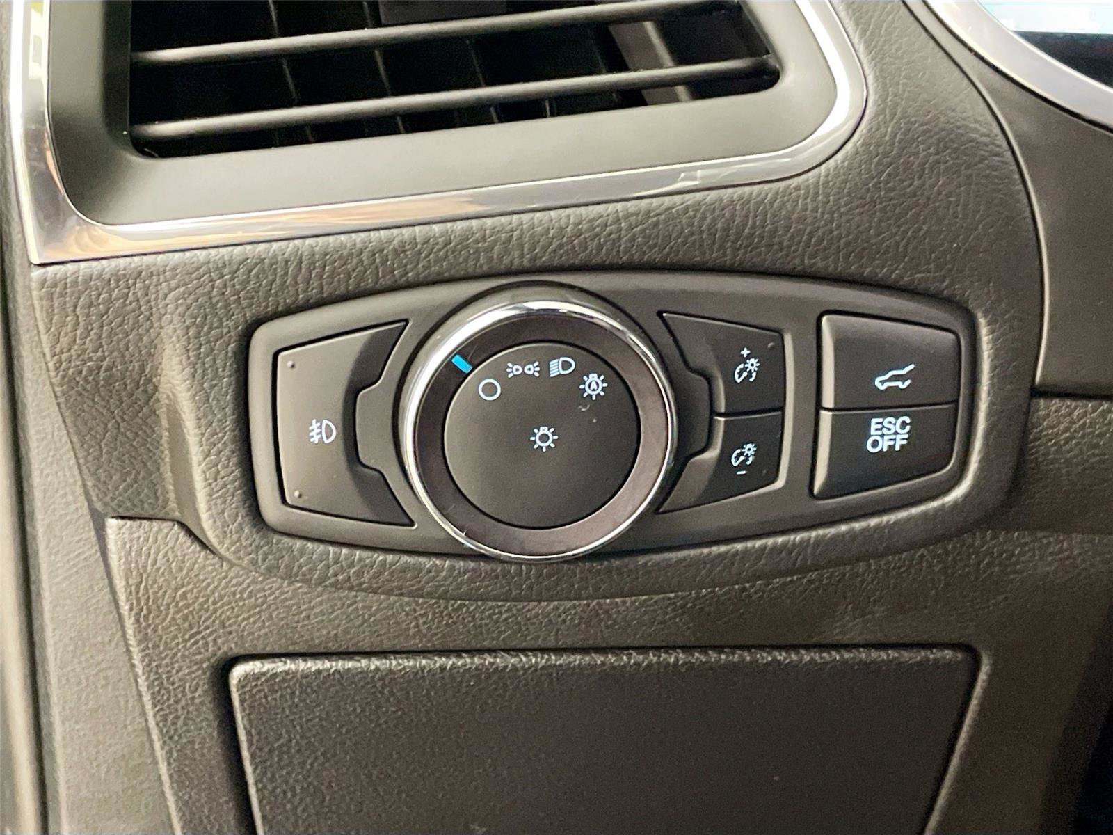 Used 2020 Ford Edge ST w/ Cold Weather Package AWD/4WD image 14