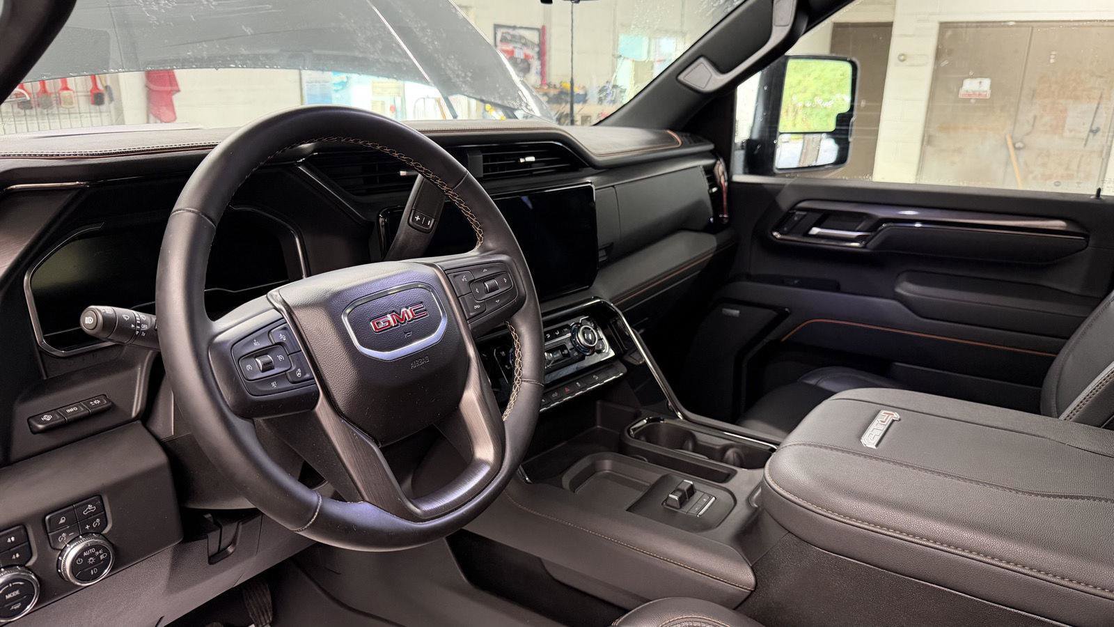 Used 2025 GMC Sierra 2500 AT4 w/ AT4 Premium Plus Package image 11