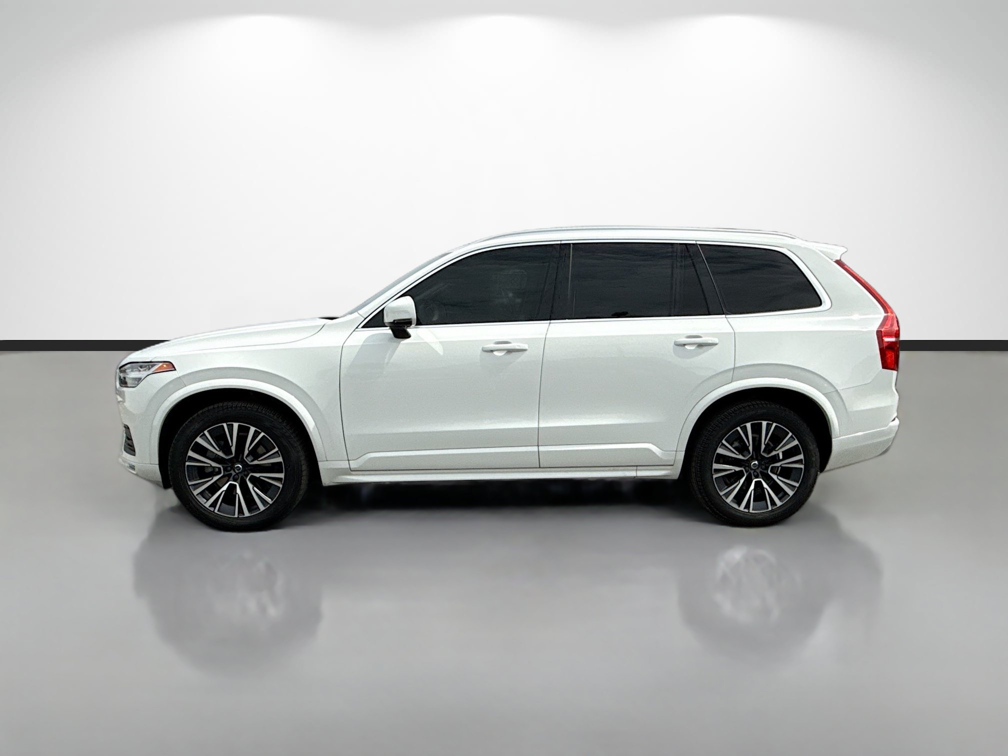 Used 2022 Volvo XC90 T5 Momentum w/ Protection Package Premier AWD/4WD image 6