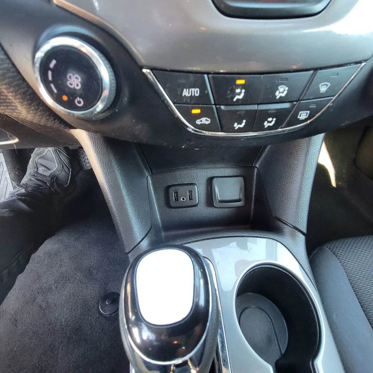 Used 2019 Chevrolet Cruze LT image 16