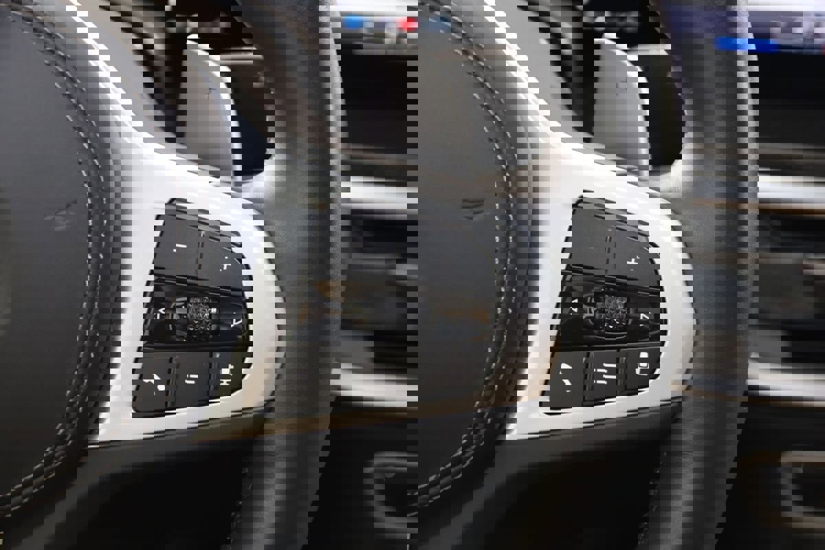 Used 2025 BMW X6 xDrive40i image 40