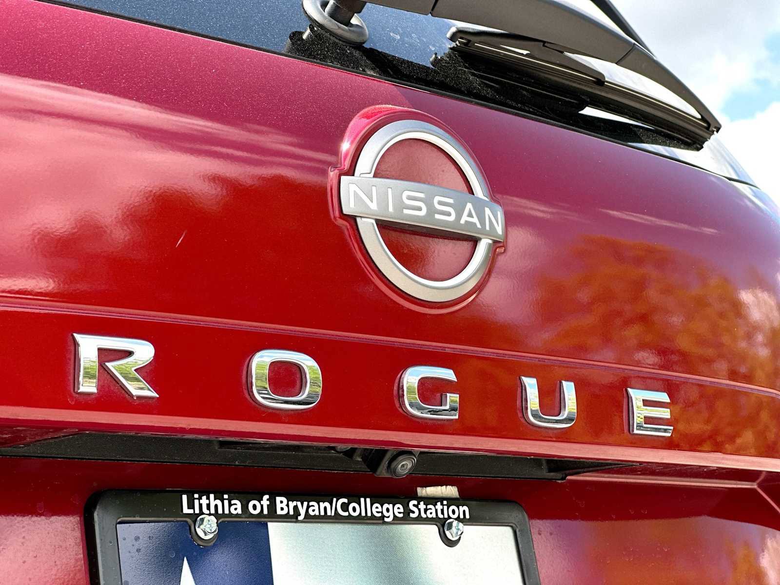 Used 2023 Nissan Rogue SV image 15
