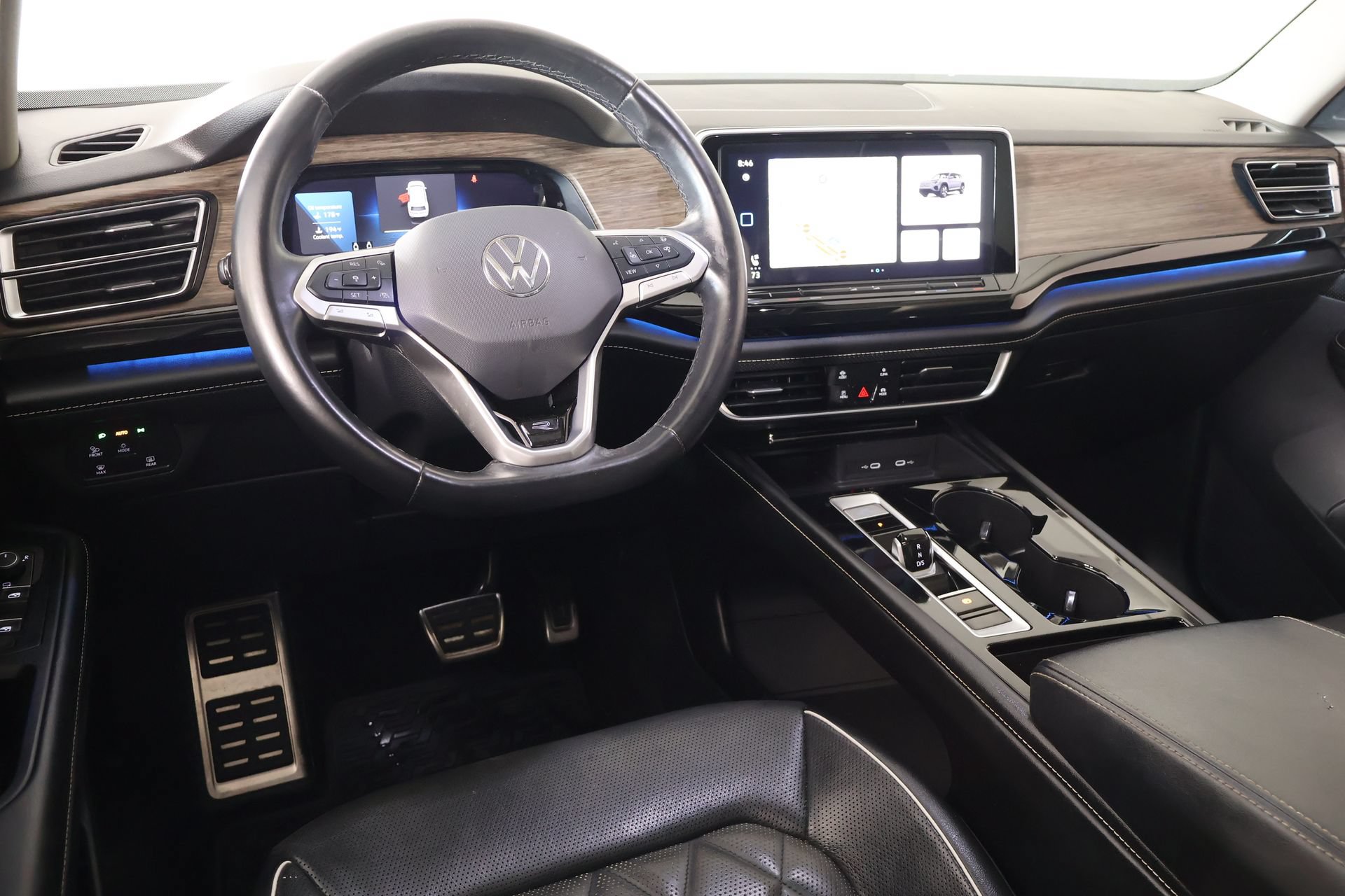 Used 2024 Volkswagen Atlas SEL Premium R-Line AWD/4WD image 2