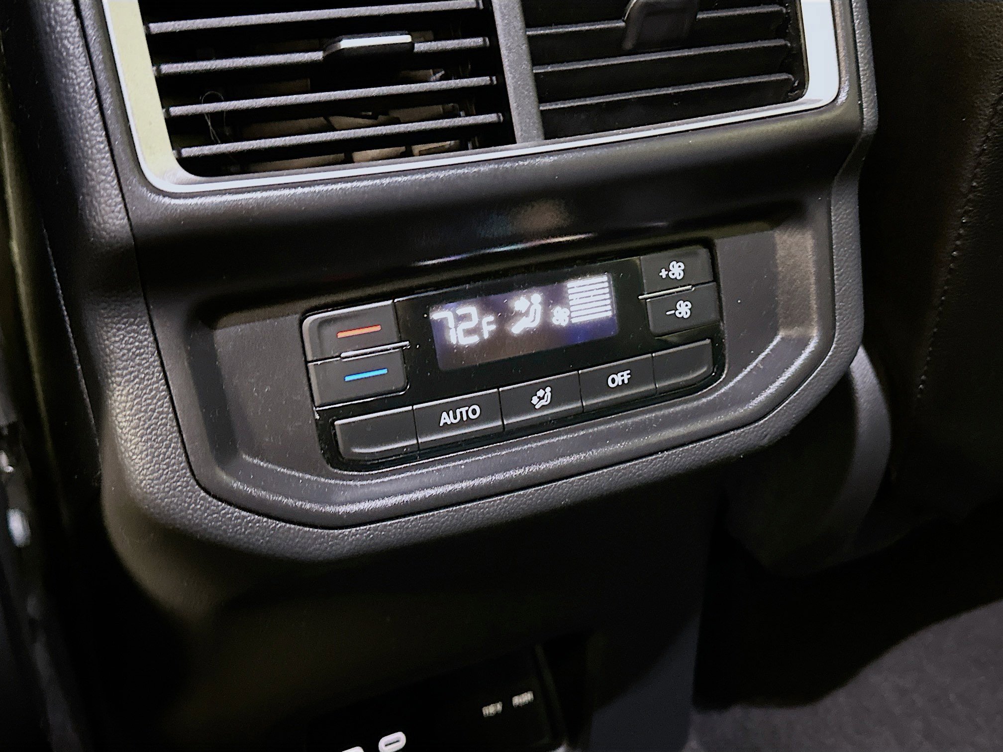 Used 2025 Volkswagen Atlas SE image 27