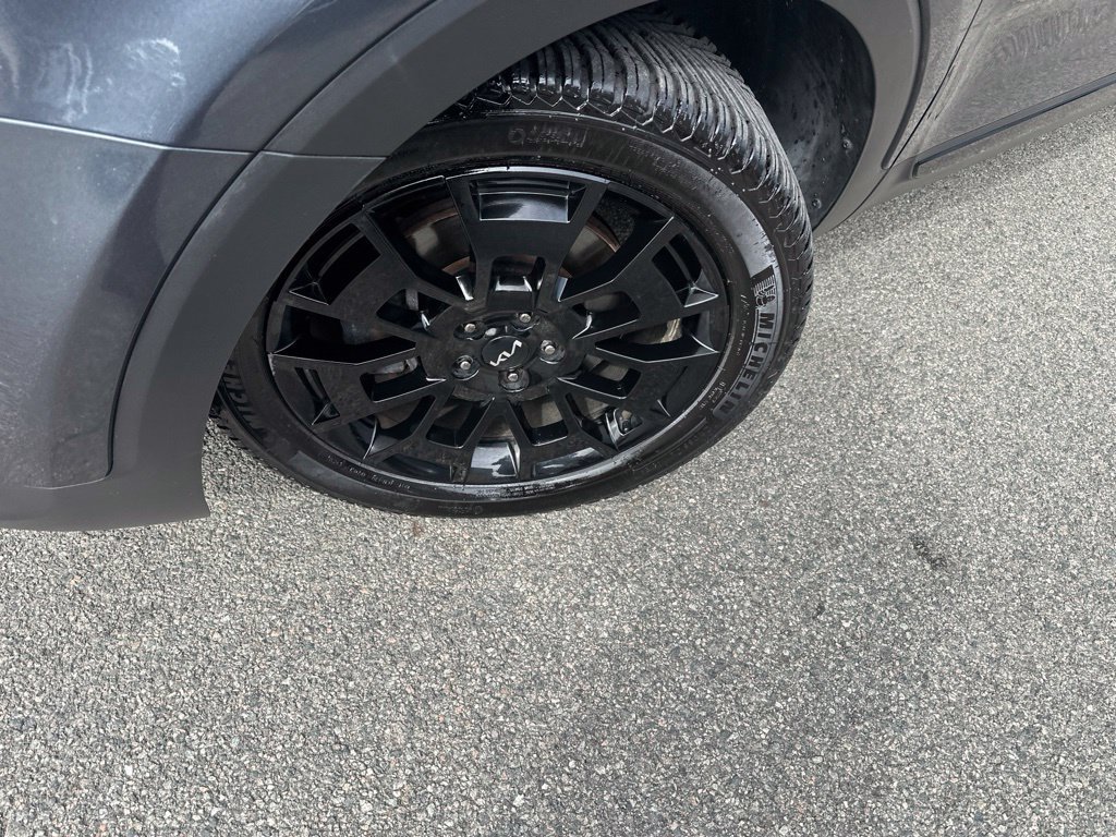 Used 2022 Kia Telluride SX w/ Nightfall Edition Package AWD/4WD image 2
