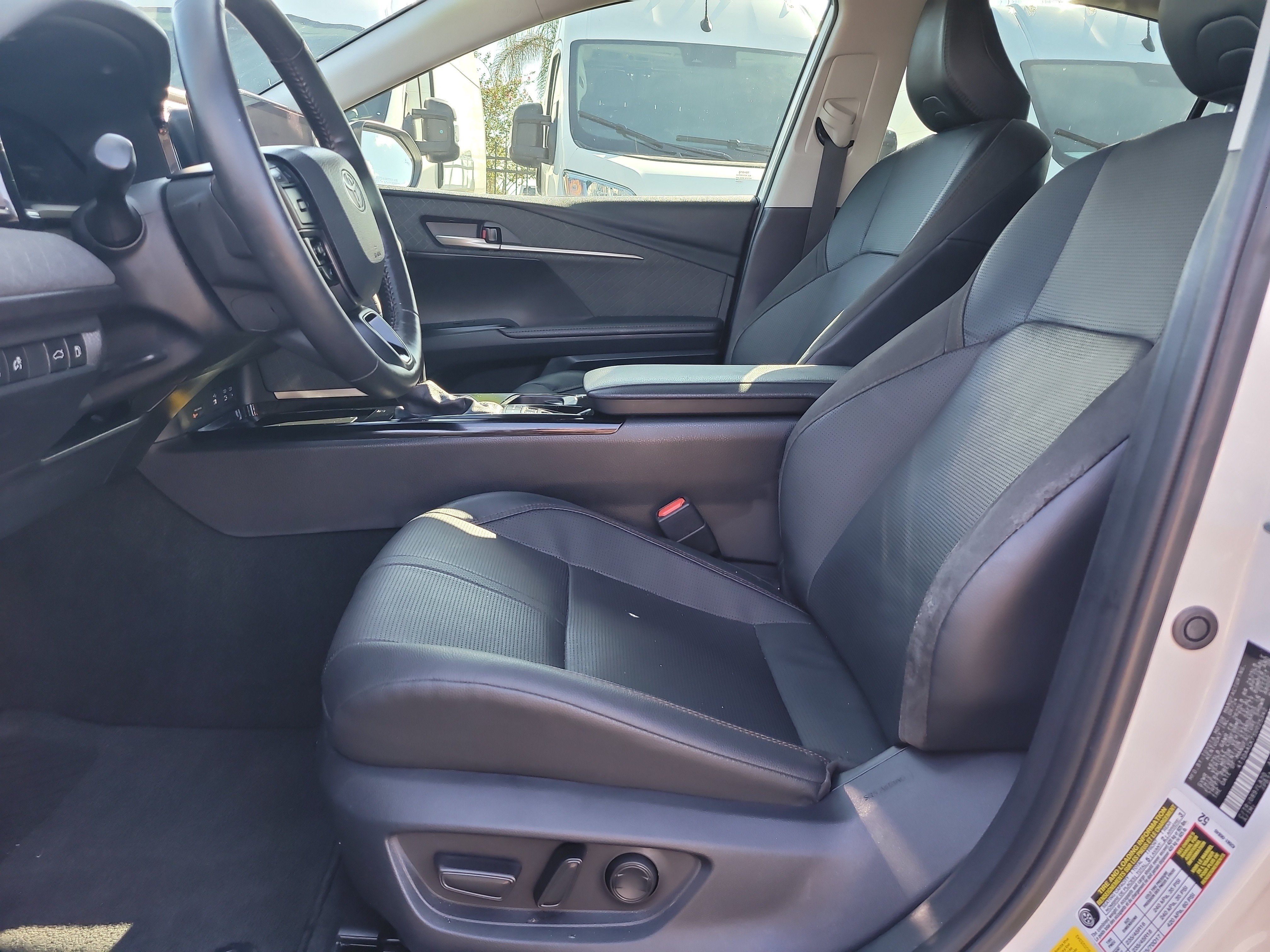 Used 2025 Toyota Camry XLE FWD image 17