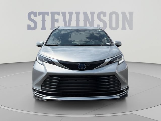 Certified 2025 Toyota Sienna Limited AWD/4WD image 8