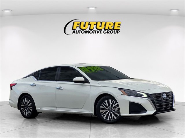 Used 2023 Nissan Altima 2.5 SV w/ SV Premium Package