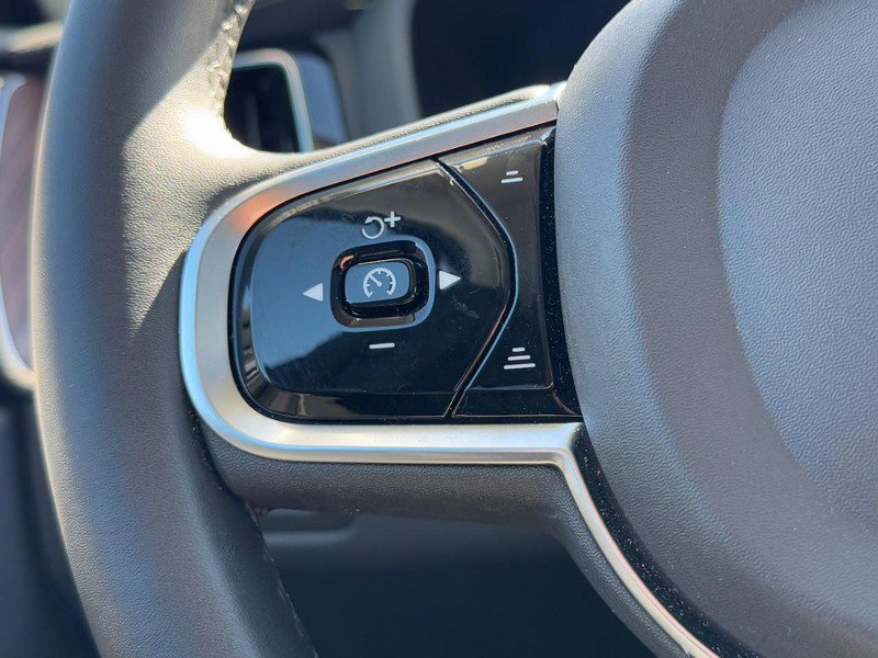 Certified 2023 Volvo XC60 T8 Ultimate w/ Climate Package image 18