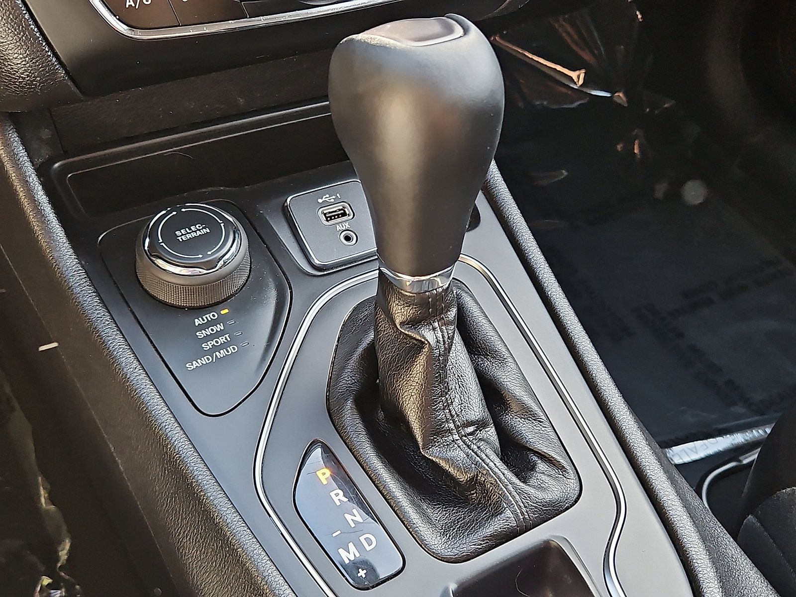 Used 2019 Jeep Cherokee Latitude Plus w/ Cold Weather Group image 14