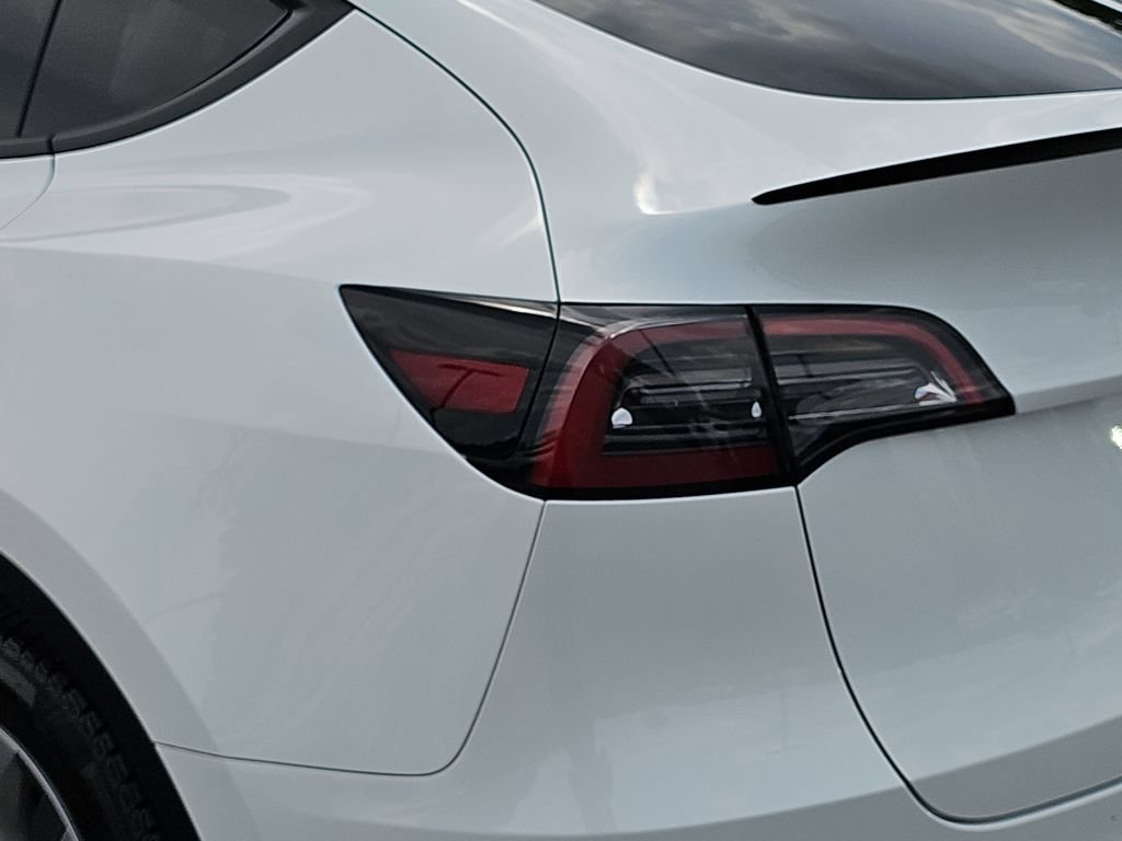 Used 2022 Tesla Model Y Long Range AWD/4WD image 35