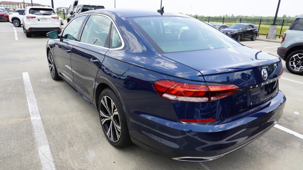 Used 2020 Volkswagen Passat 2.0T SEL FWD image 9