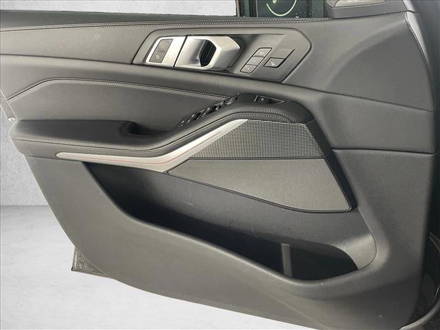 Used 2020 BMW X5 M50i w/ Premium Package image 22