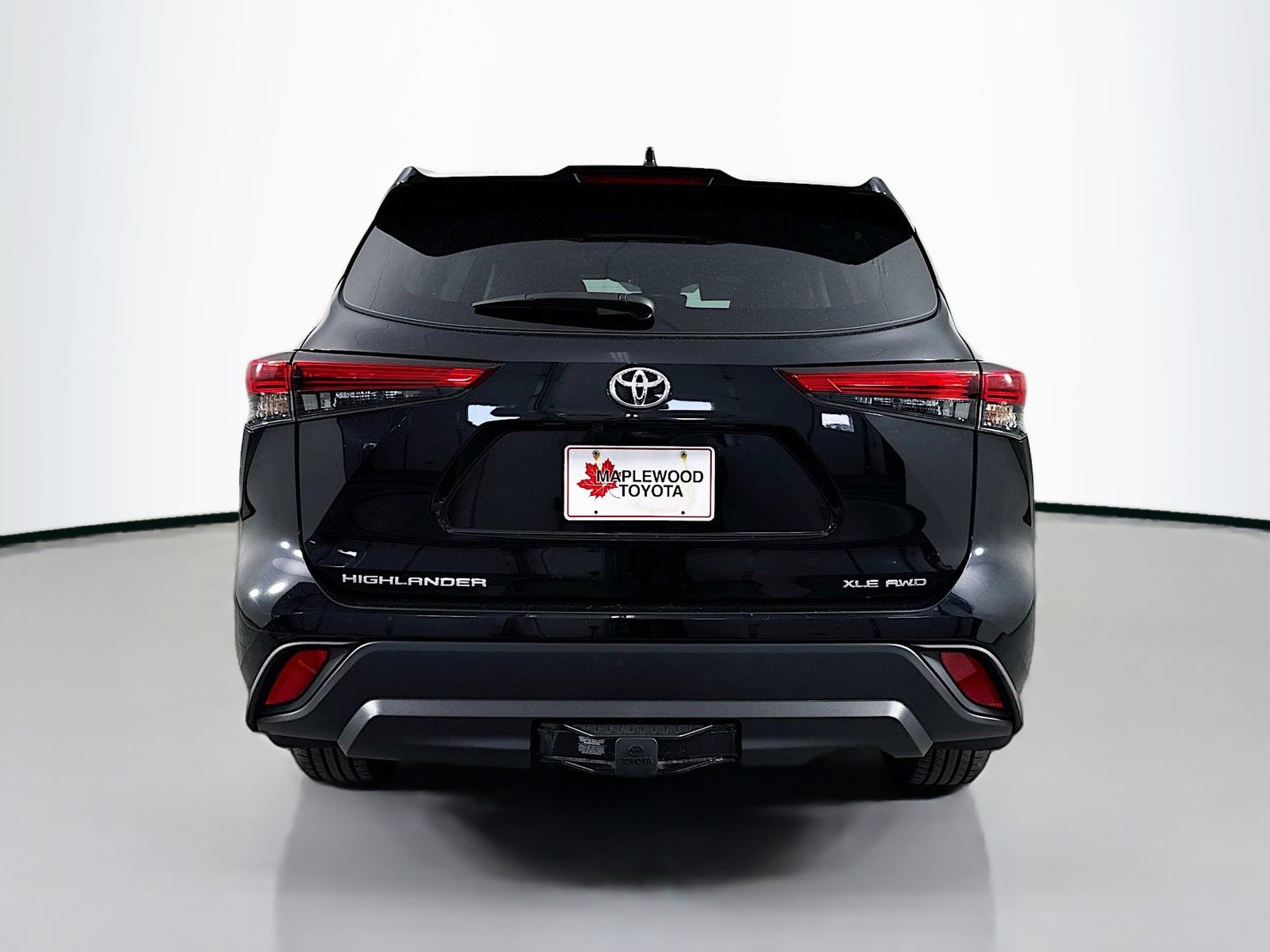 Used 2022 Toyota Highlander XLE AWD/4WD image 6