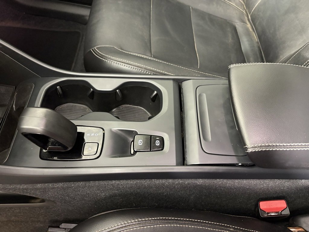Used 2024 Volvo XC40 B5 Core image 30