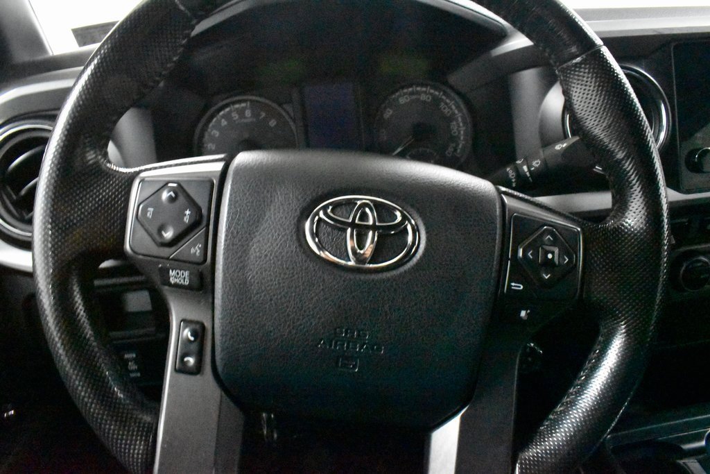 Used 2016 Toyota Tacoma TRD Sport image 19
