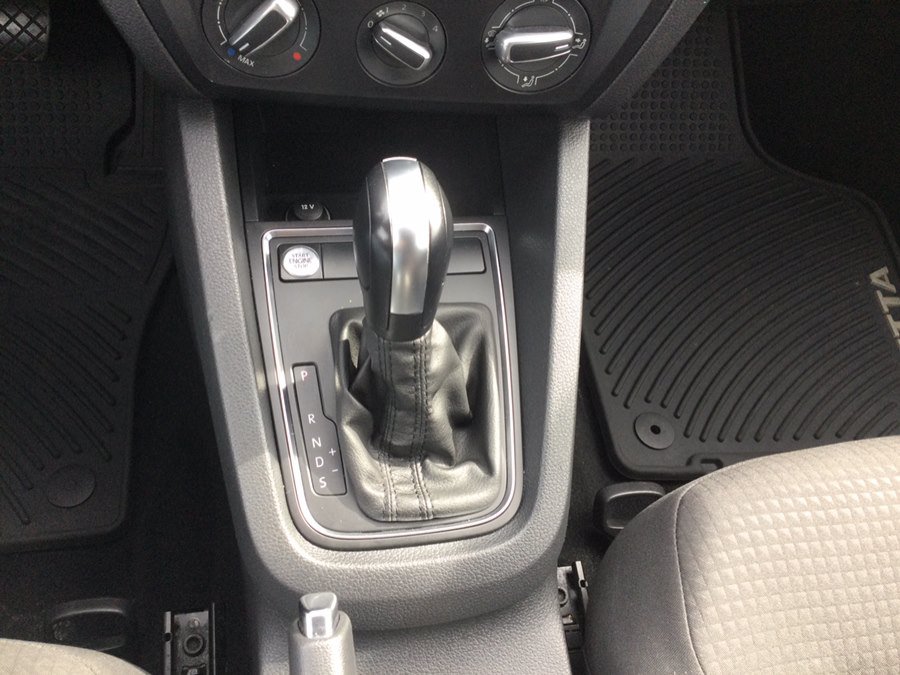 Used 2015 Volkswagen Jetta SE FWD image 33