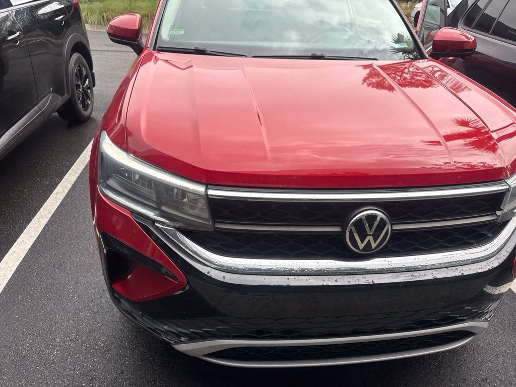 Used 2022 Volkswagen Taos SE FWD image 2